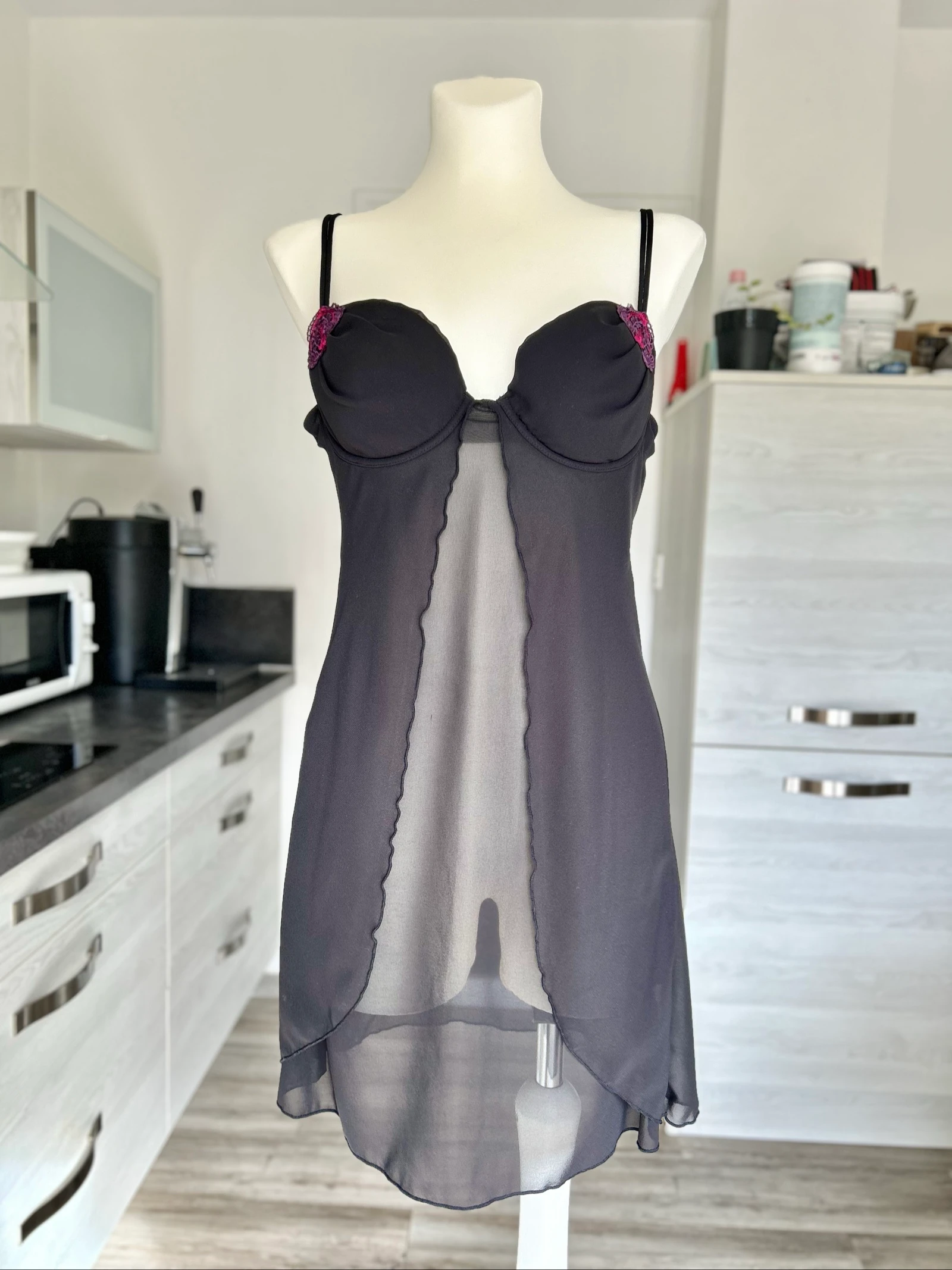Nuisette noire bonnet rigide ouverture sur le devant polyester Taille M 38 Cannelle